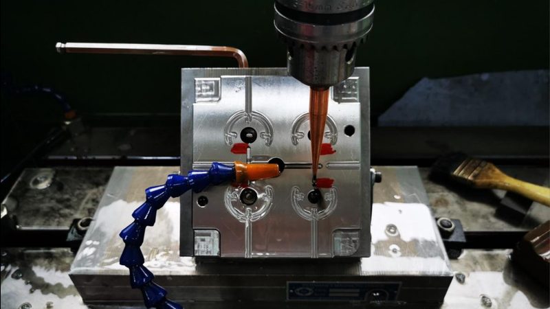 成都注塑模具定制：揭秘模具选型的关键要素