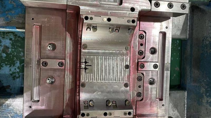 在成都，有多家新能源模具制造企业，以下从几个方面进行对比：