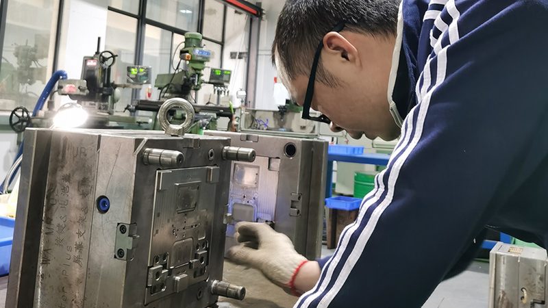 精密级进模：揭秘其核心工艺与选型要点