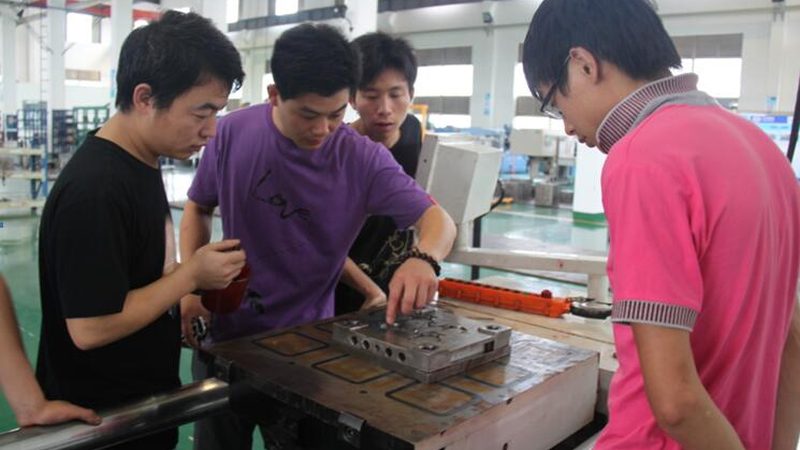双色模具：如何挑选上海靠谱的制造厂**